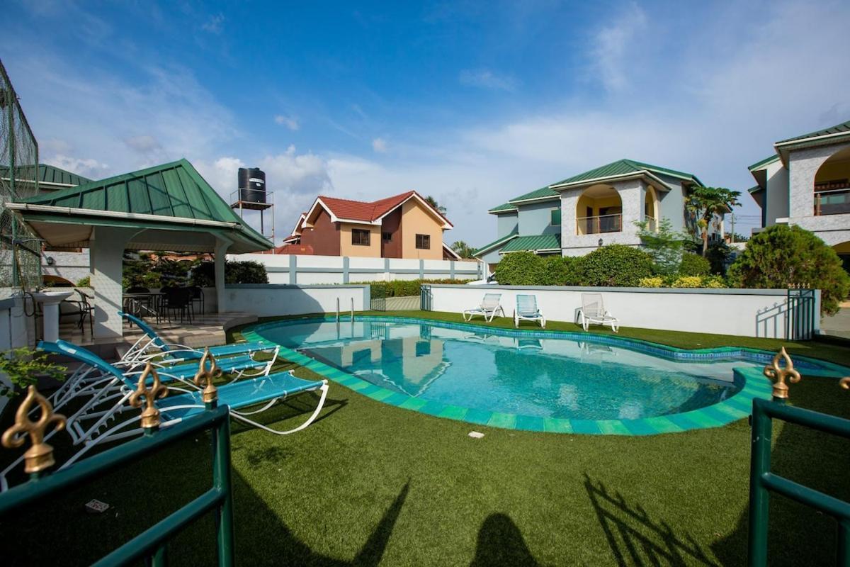 אקרה Takako Court Luxury Houses & Apartments, East Legon מראה חיצוני תמונה